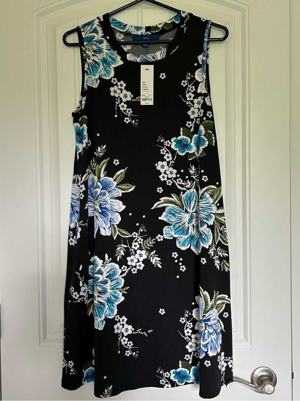 New with Tags Apt 9 Black and Blue Dress Women’s small